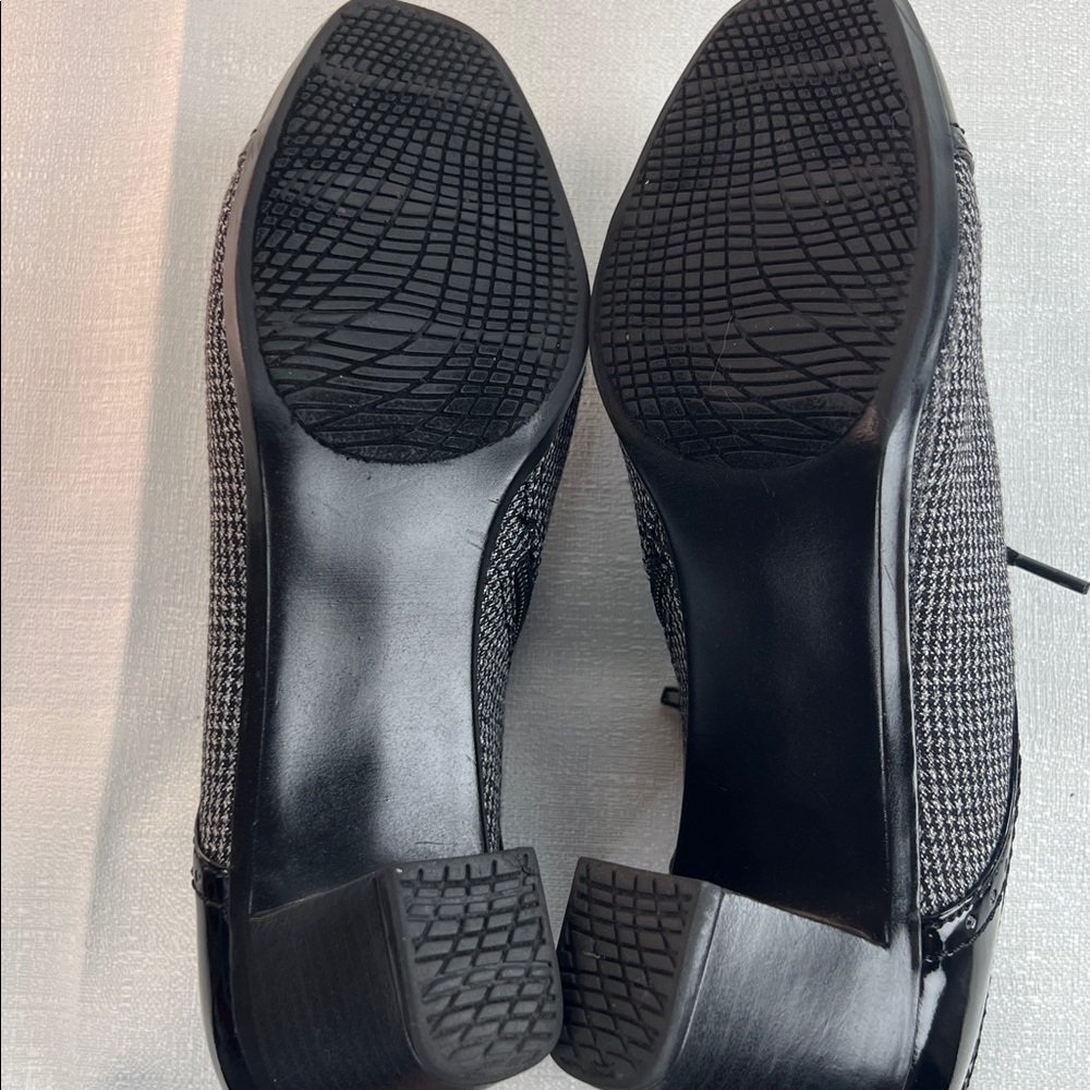 Covington, canvas and patent leather stylish heels - Picture 9 of 9